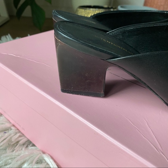 {Intentionally Blank}🔷 leather mule heels - Picture 5 of 8